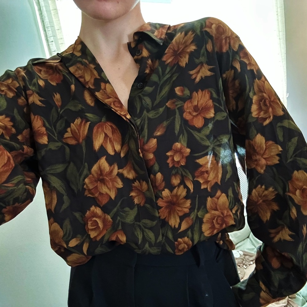 Size 6 Jones New York Long Sleeve Floral Button Up